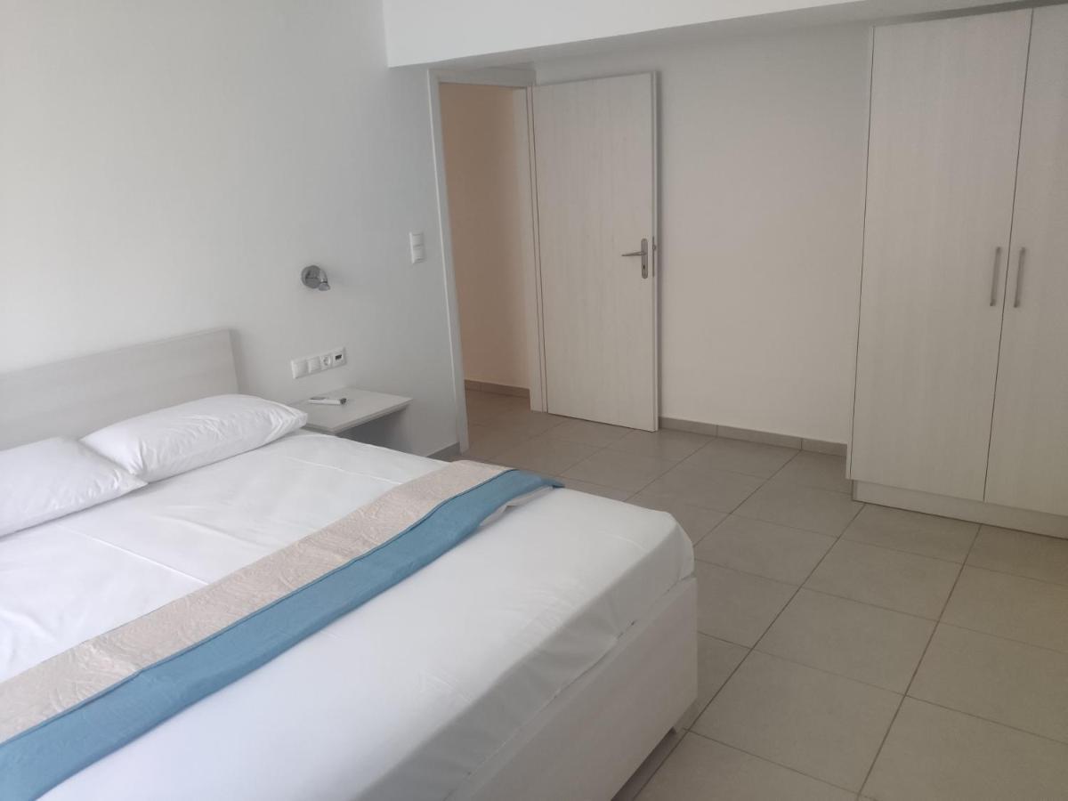 Alexia Rooms Palaiochora Exterior photo